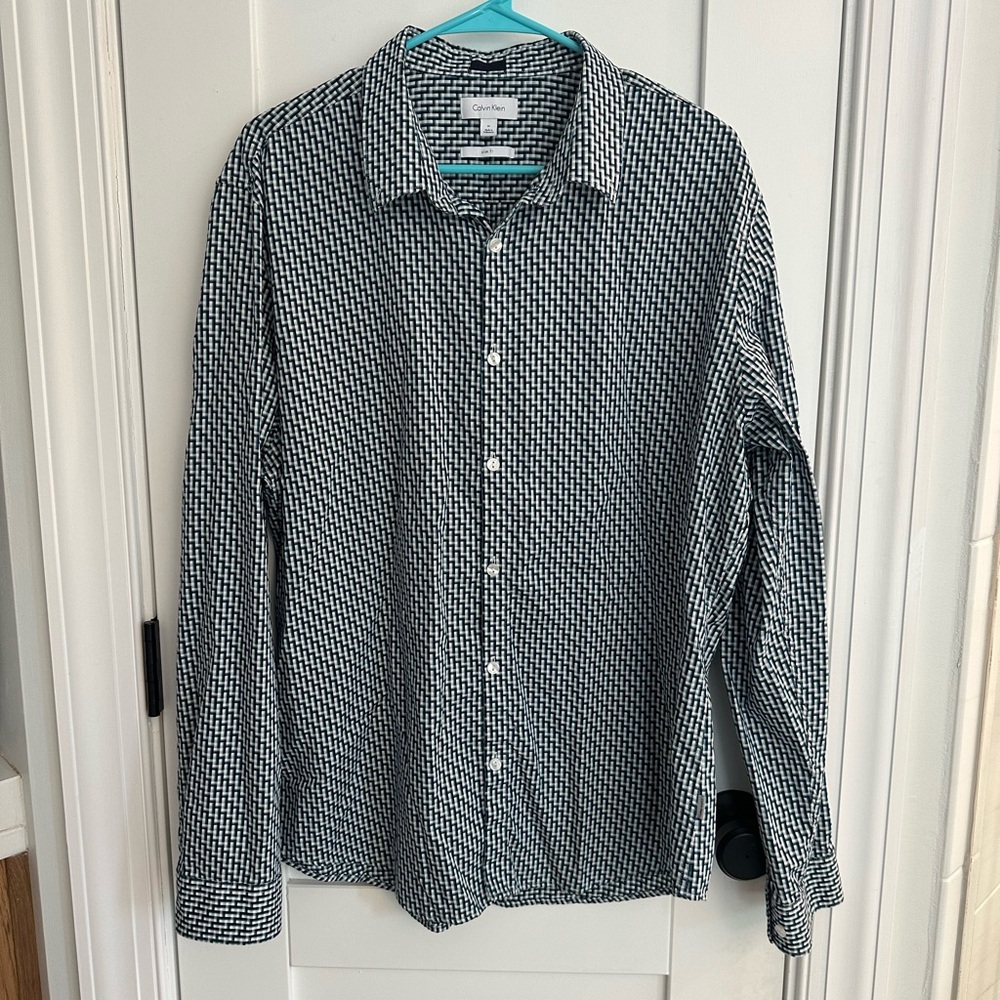 Calvin Klein Men's Black Blue and White Patterned Shirt